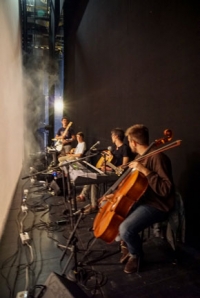 Teatro. Le mani alla nuca. Teatro Sociale Trento. Immagine 3